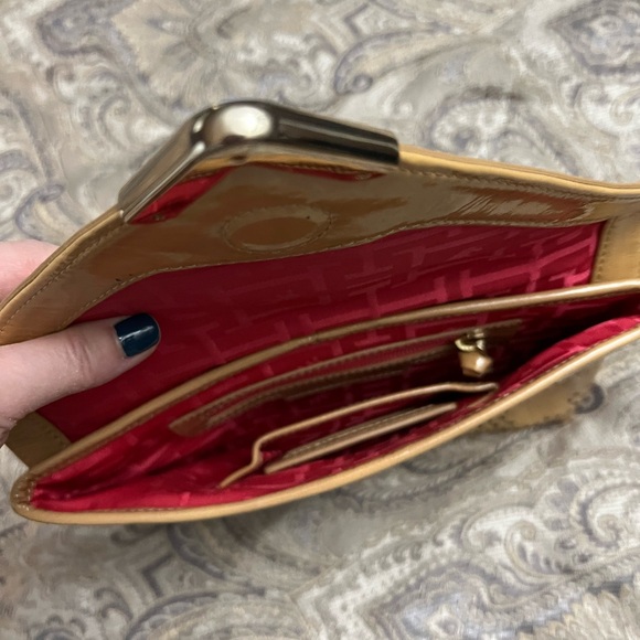 Elaine Turner Clutch w/mirror, Excellent condition. Tan and gold. Stunning!